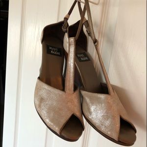 Beautiful t strap wedge by Delores Maxine size 8